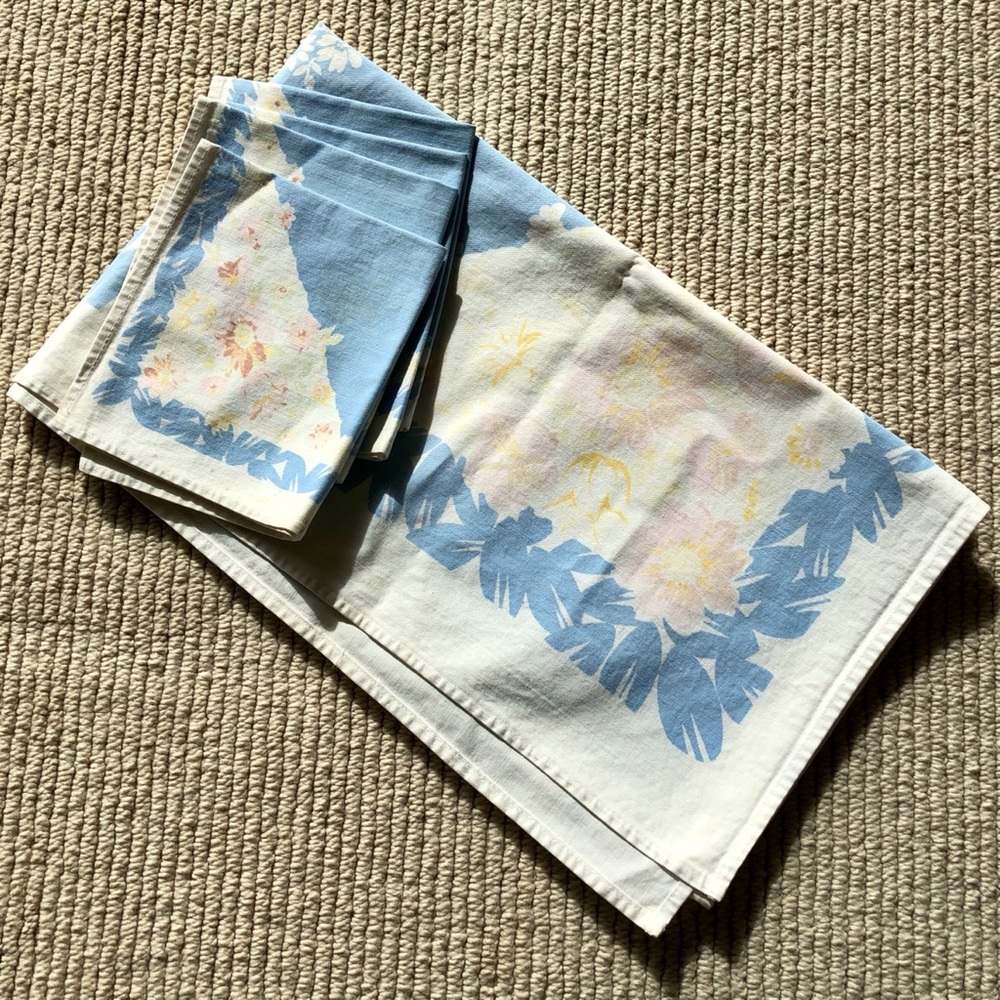 1940’s blue floral tablecloth & 4 matching napkins